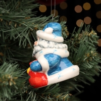 Ёлочная фарфоровая игрушка "Дед Мороз с часами", голубая шуба, 8 см