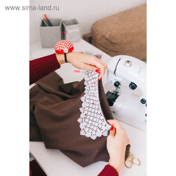 Игольница на руку &laquo;Клетка&raquo;, d = 6 см, цвет красный/белый