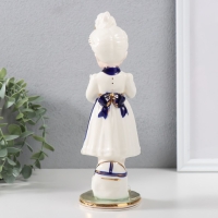 Сувенир керамика "Девочка играет котёнком" кобальт 7,3х7,3х22,5 см