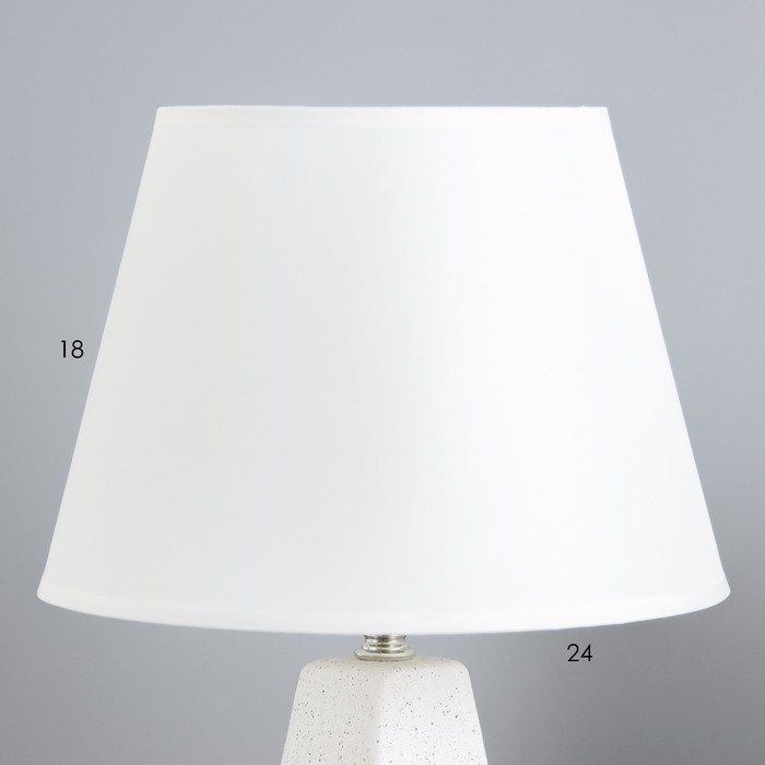 Настольная лампа "Альберта" Е27 40Вт белый 25х25х36см RISALUX