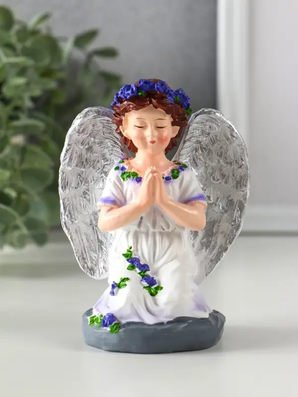 Сувенир полистоун "Девочка-ангел в цветочном платье, венке - молитва" фиолет 8,5х6,2х10,5 см   10902