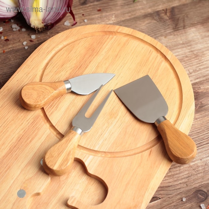 Набор для подачи сыра, доска из дуба Доляна 32,5&times;20,5&times;1,5 см, 3 ножа для сыра