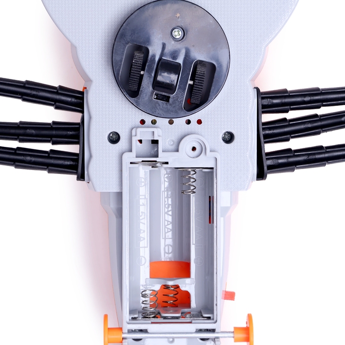 Животное &laquo;Многоножка&raquo;, световые эффекты, работает от батареек, 11 деталей, цвет оранжевый