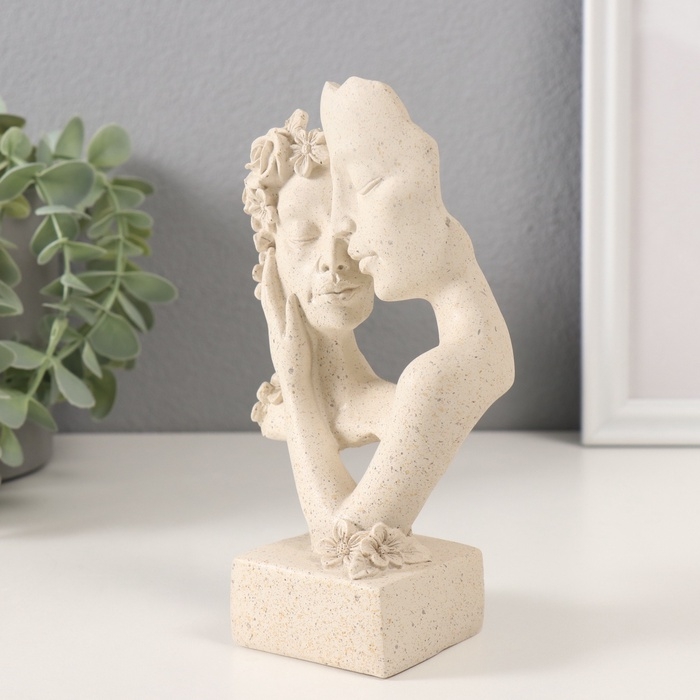 Сувенир полистоун бюст Сувенир полистоун бюст "Влюблённые с цветами" белый в крапинку 9,5х6х17 см