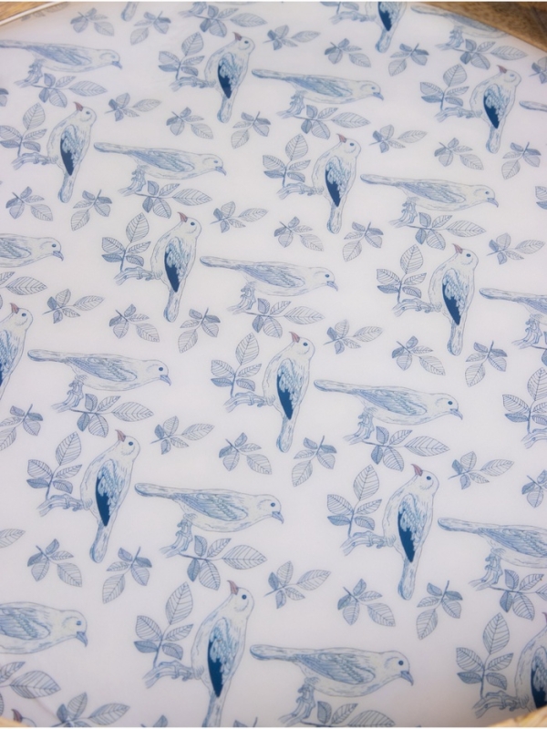 Поднос круглый с бортиками "Синие птицы" дерево манго 35х35х6,5 см