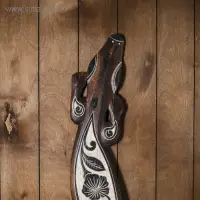 Панно настенное дерево "Геккон коричневый с бабочкой и цветком" 1,5х15х100 см