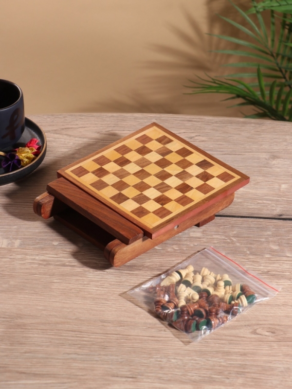 Шахматный столик складной 15,5х20х4,5 см, дерево шишам