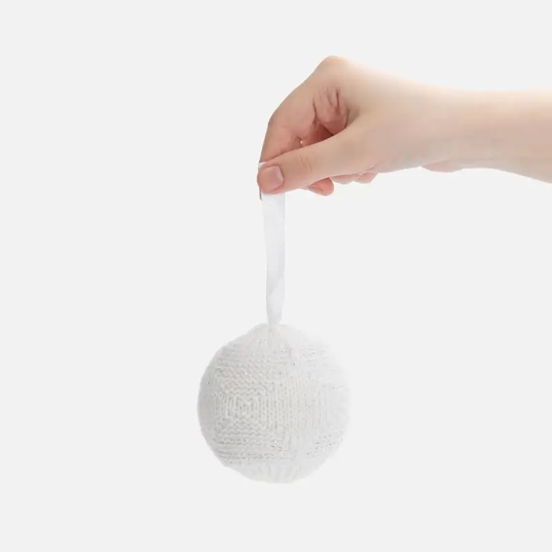 Вязаный шарик &laquo;Зимний шарм&raquo;