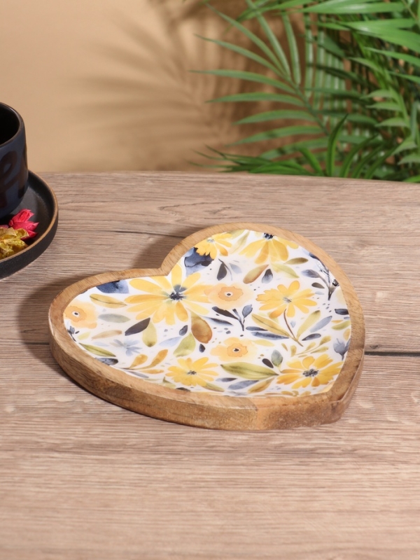 Блюдо в форме сердца &laquo;Желтые и синие цветы&raquo;, дерево манго, 20.5&times;20&times;2.3 см