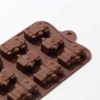 Форма для шоколада Доляна &laquo;Роботы&raquo;, силикон, 21&times;11&times;1,5 см, 12 ячеек
