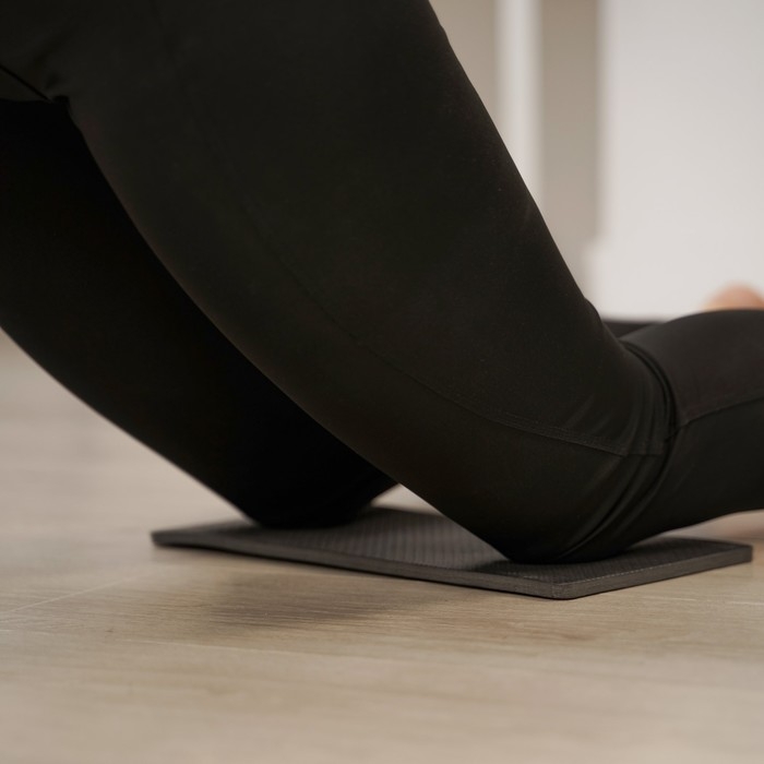 Ролик для пресса ONLYTOP, 38х17х17 см, с ковриком, цвет розовый