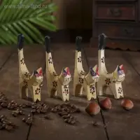 Сувенирный набор дерево "Кошечки в черный цветок под кольца" 7х5х10 см