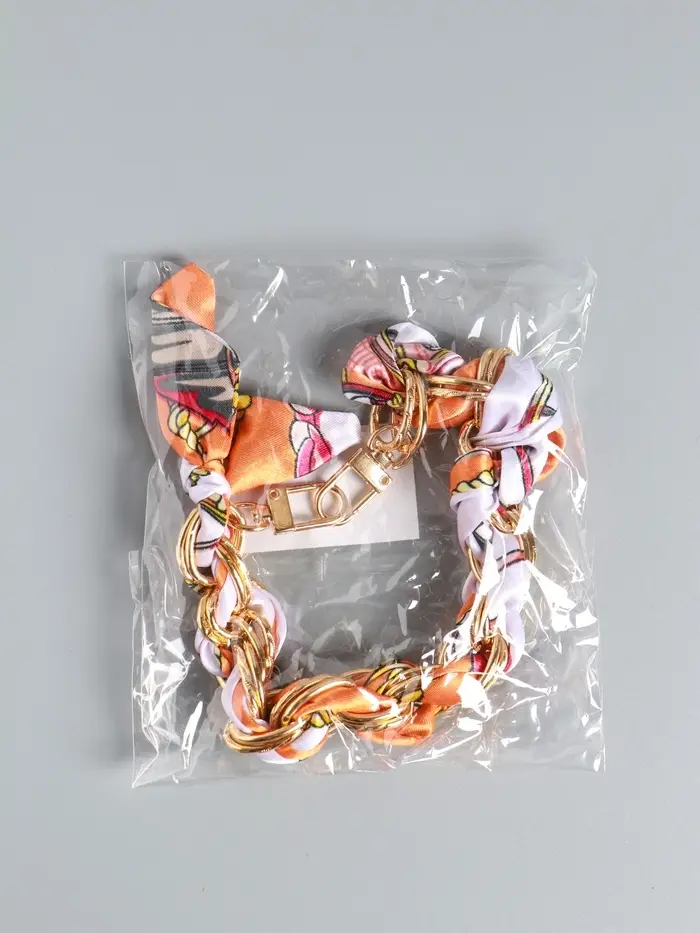 Брелок на 2 карабинах "Платок и цепочка" оранж 20х10х1,7 см