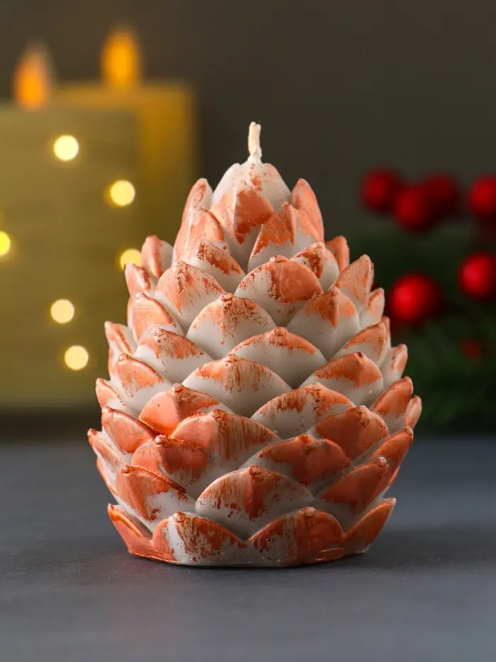 Свеча "Шишка 80х60 мм с оранжевым декором