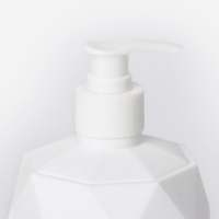 Дозатор для мыла &laquo;Призма&raquo;, 330 мл, цвет белый