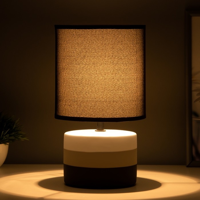 Настольная лампа "Аристея" Е14 40Вт бело-черный 16х16х28 см