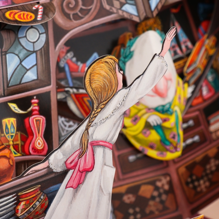 Книга с объемными картинками &laquo;Алиса в Зазеркалье&raquo;