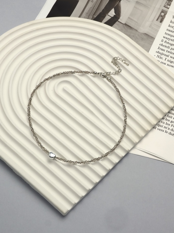 Чокер &laquo;Сердце&raquo; бусина №4, цвет серый в серебре, 35 см