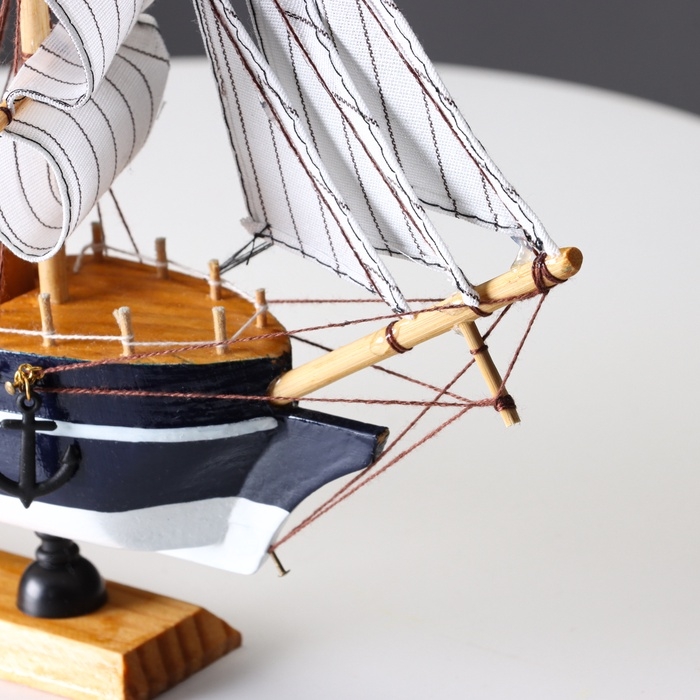 Корабль сувенирный средний &laquo;Фрея&raquo;, борта синие, 33х31х5 см , микс