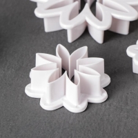 Набор выемок кондитерских для марципана и теста Доляна &laquo;Хризантема&raquo;, 3 шт: d=6,5 см, d=3,5 см, d=2 см