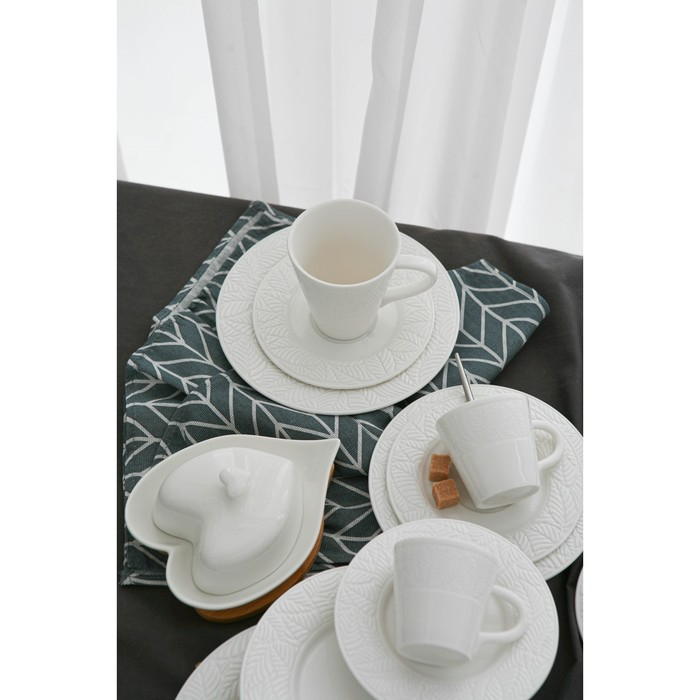 Маслёнка фарфоровая на подставке из бамбука Доляна &laquo;Эстет. Сердце&raquo;, 17&times;12,5&times;8 см, цвет белый