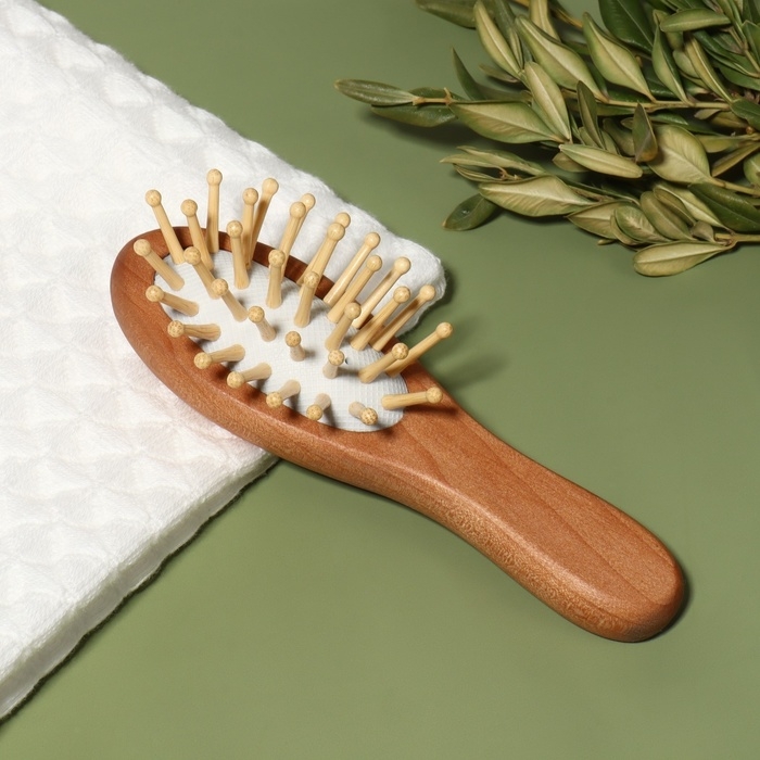 Расчёска-мини массажная, деревянная, 4 &times; 11,5 см, цвет &laquo;светлое дерево&raquo;