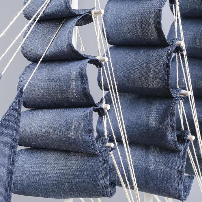 Корабль сувенирный средний &laquo;Калева&raquo;, борта синие с белой полосой, паруса синие, 30х7х32 см