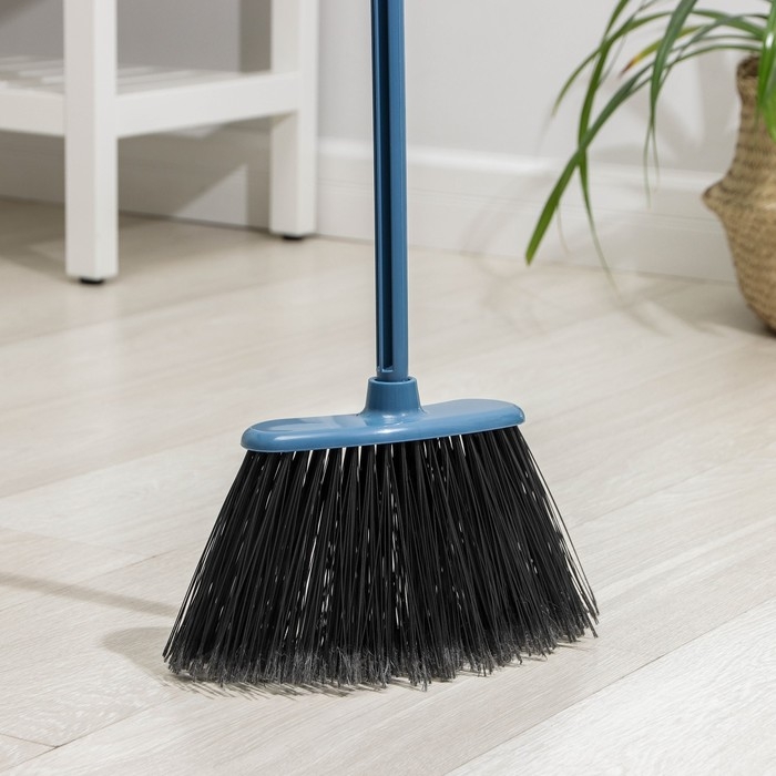 Метла с черенком жёсткая &laquo;Комфорт-люкс&raquo;, цвет МИКС