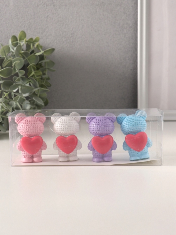 Сувенир полистоун "Вязаный мишка с большим сердцем" набор 4 шт 2,7х4х6 см