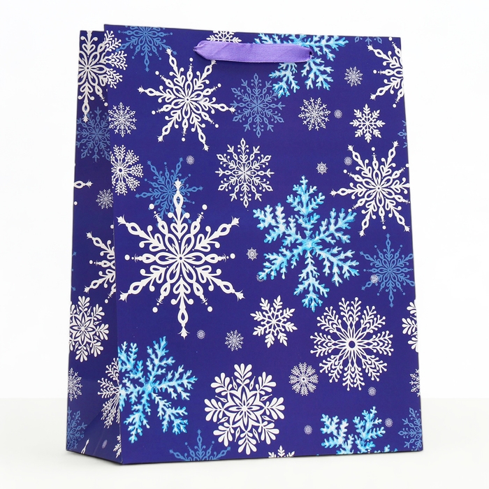 Новый год. Пакет подарочный "Снежинки", 33 х 42,5 х 15 см.