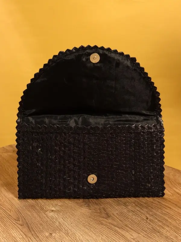 Сумка клатч плетёная из пальмового листа, 28&times;16&times;2 см, чёрная