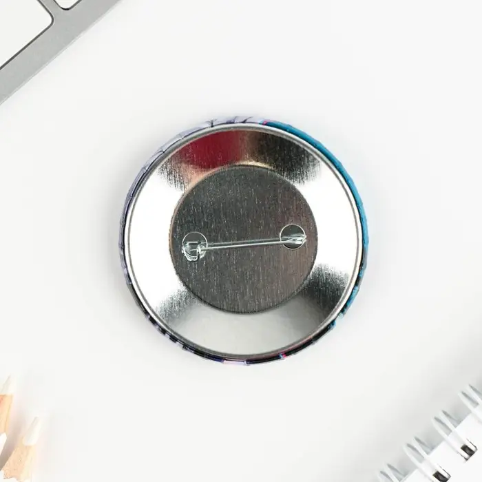 Значок закатной &laquo;Аниме девушка в городе&raquo;, d = 5,6 см