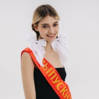 Карнавальная лента &laquo;Выпускник&raquo;, красная с золотой надписью