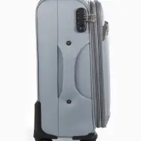 Чемодан 20",Текст,36*25*58,отд на молнии,1 нар/карм, увелич,код замок,4 колеса, т.серый