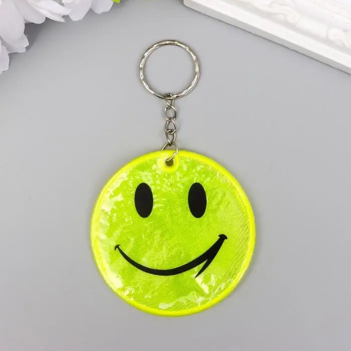 Брелок пластик светоотражающий "Смайлик" 5,5х5 см МИКС