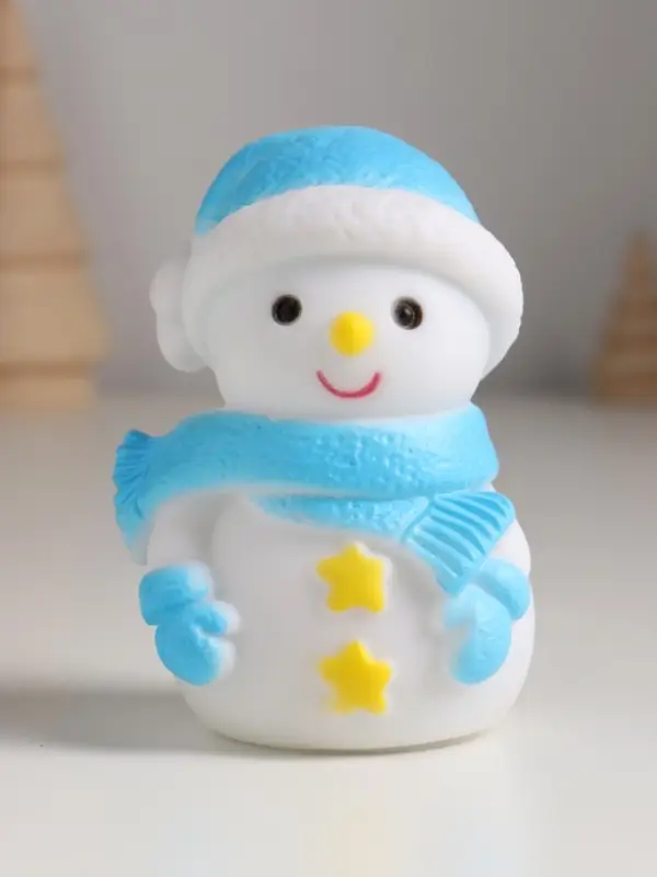 Фигурка светящаяся RISALUX &laquo;Снеговик в голубом&raquo; LED, 3хAG10 7,5х5,5х10 см