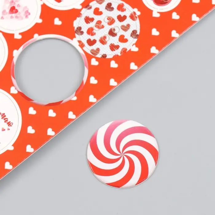 Декоративные элементы для творчества &laquo;Арт Узор. Фишки и пуговки. Красный&raquo;, набор 24 шт., картон, 13&times;16.5см