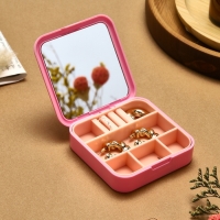 Органайзер для хранения украшений с зеркалом &laquo;Шкатулка портативная&raquo;, 9*9*2,5см, цвет розовый