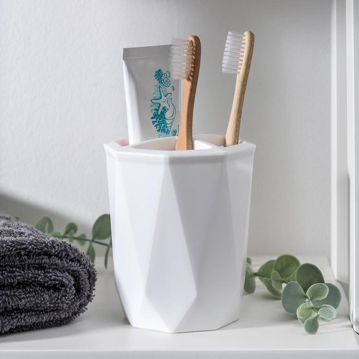 Подставка для зубных щёток &laquo;Призма&raquo;, 9,5&times;9,5&times;11,5 см, цвет белый