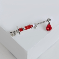 Брошь &laquo;Шприц&raquo; медицинский, цвет красный в серебре