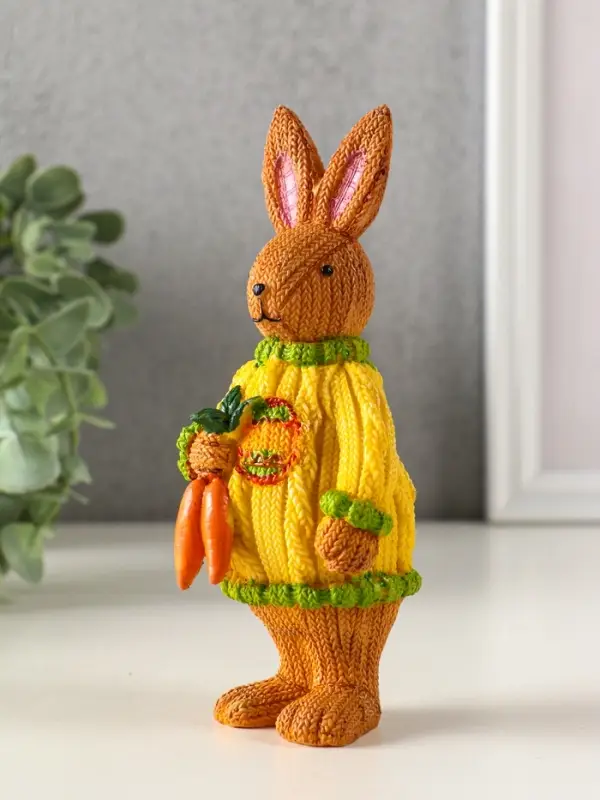 Сувенир полистоун "Заяц в вязанном свитере с охапкой моркови" 6,5х6,5х15,5 см