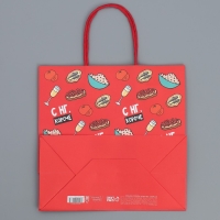 Пакет подарочный новогодний крафтовый &laquo;Праздники&raquo;, 22 х 22 х 11 см, Новый год