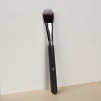 Кисть для макияжа &laquo;Brush GRAPHITE&raquo;, 17 (&plusmn; 1) см, цвет тёмно-серый/серебристый