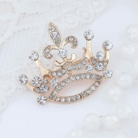 Брошь &laquo;Корона&raquo;, цвет белый в золоте