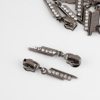 Бегунок автоматический для молнии &laquo;Спираль&raquo;, №5, декоративный &laquo;Стразы&raquo;, цвет чёрный никель