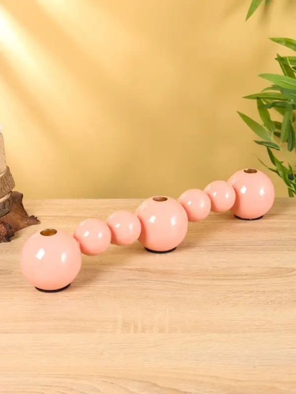 Подсвечник на 3 свечи &laquo;Бусы&raquo;, с 7 сферами, 44&times;8&times;8 см, пудровый