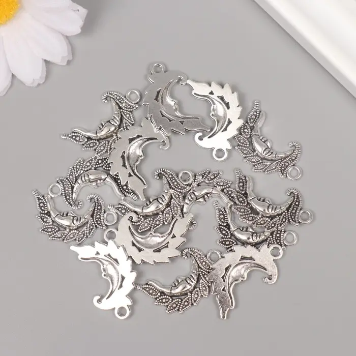 Металлический элемент, декоративная подвеска &laquo;Арт Узор. Узорчатый месяц&raquo;, серебро, 2.6&times;1.5 см