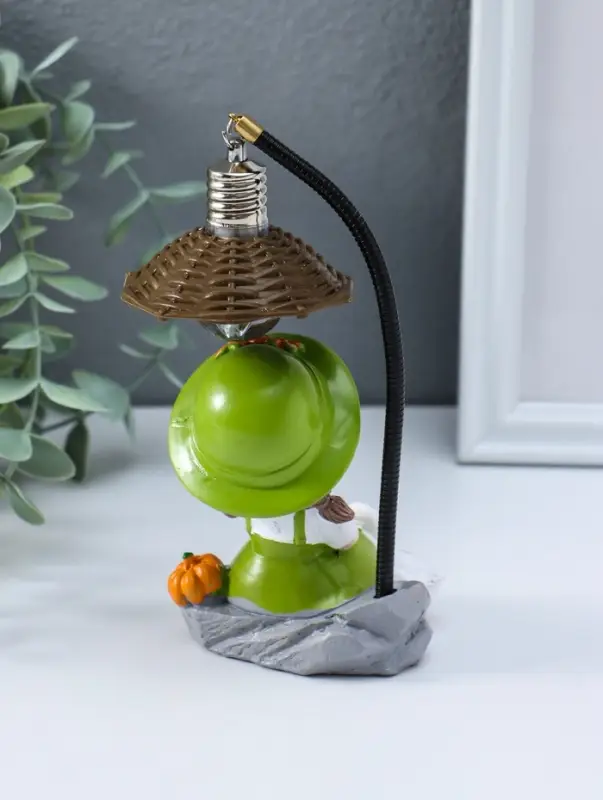 Сувенир полистоун свет "Малышка в шляпке, с гусём" зелёный 3хAG3 5,5х7х17 см