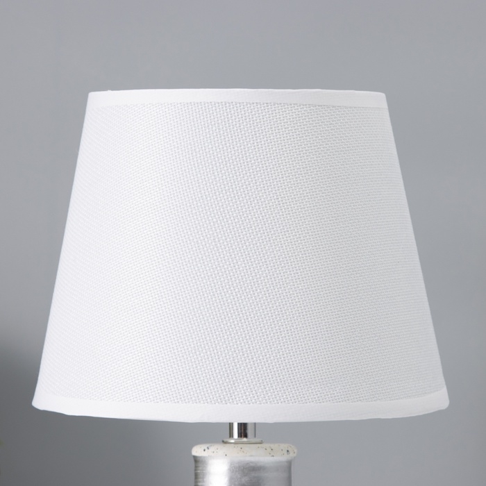 Настольная лампа с абажуром RISALUX &laquo;Овация&raquo;, 1&times;Е14, 40 Вт, белый, 22&times;22&times;31 см