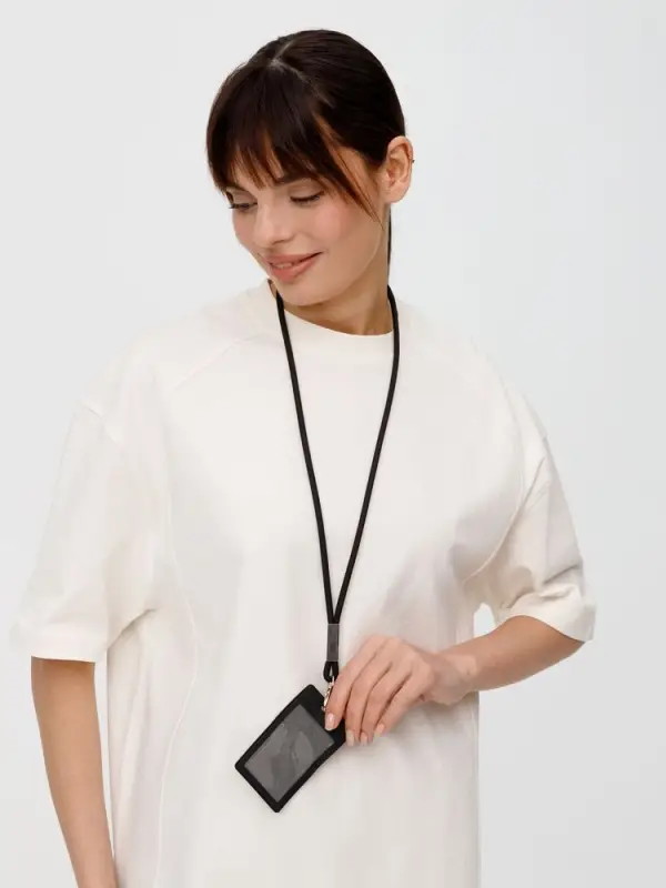 Шнурок для бейджа Tube Metal, черный